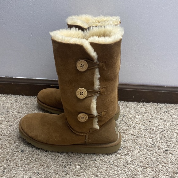 UGG Bailey Button Triple ll Boot - Picture 2 of 4